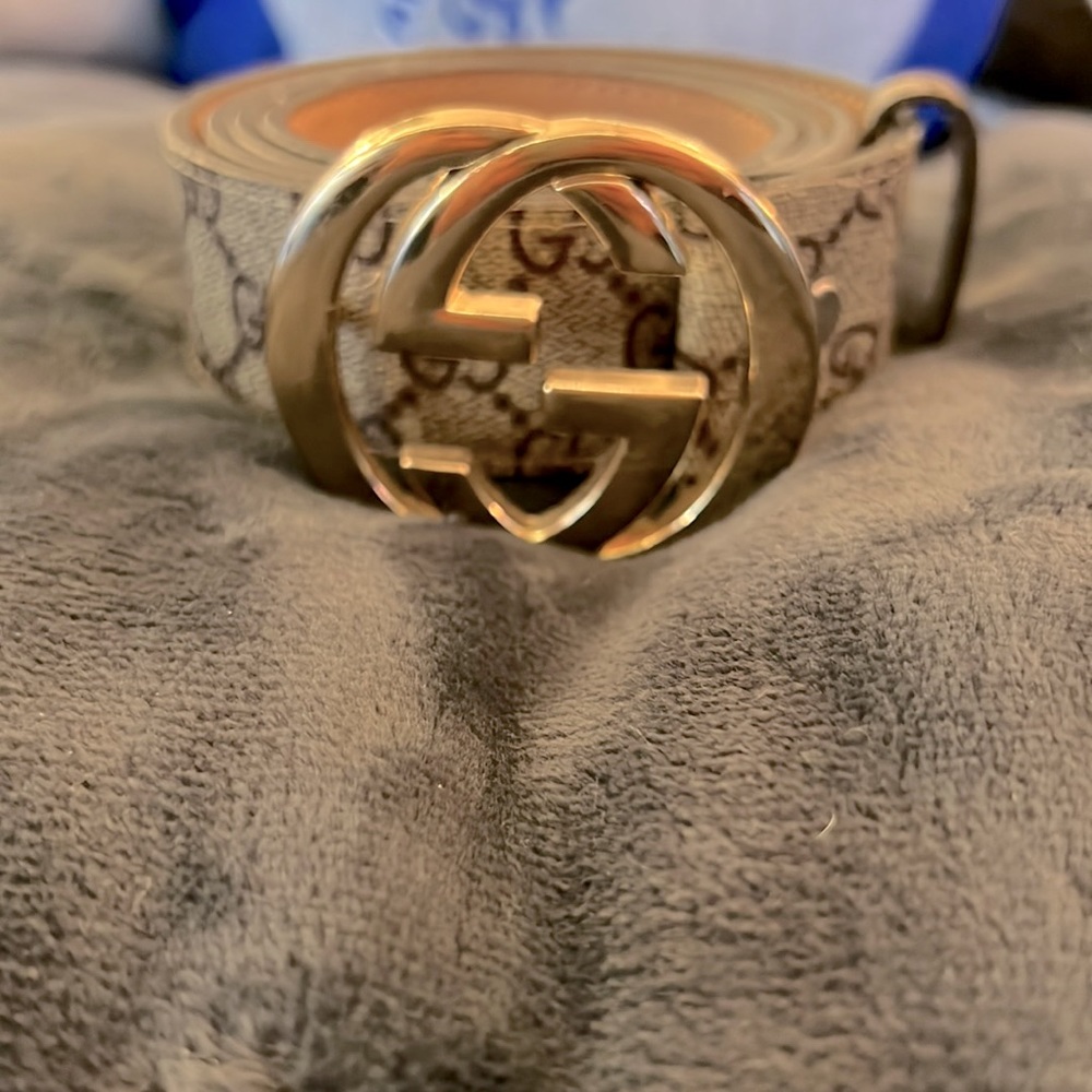 Men’s Gucci belt gold buckle
